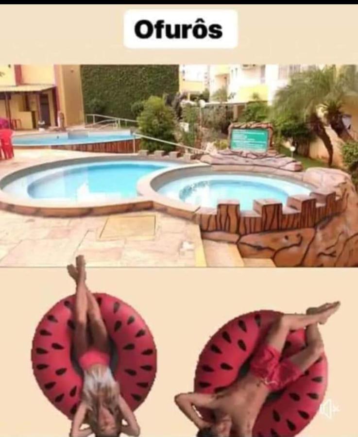 Flat Para Temporada Perto Singapura Shopping Com 7 Piscinas, Bar Molhado, Restaurante - A 3 Min Centro De Caldas Novas! Exterior foto